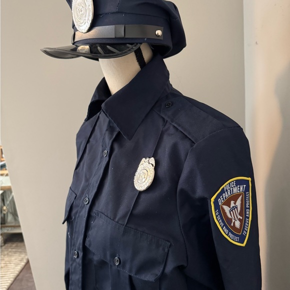 Unisex Police Officer costume. Size M. Matching pants. Never worn. - Picture 4 of 6